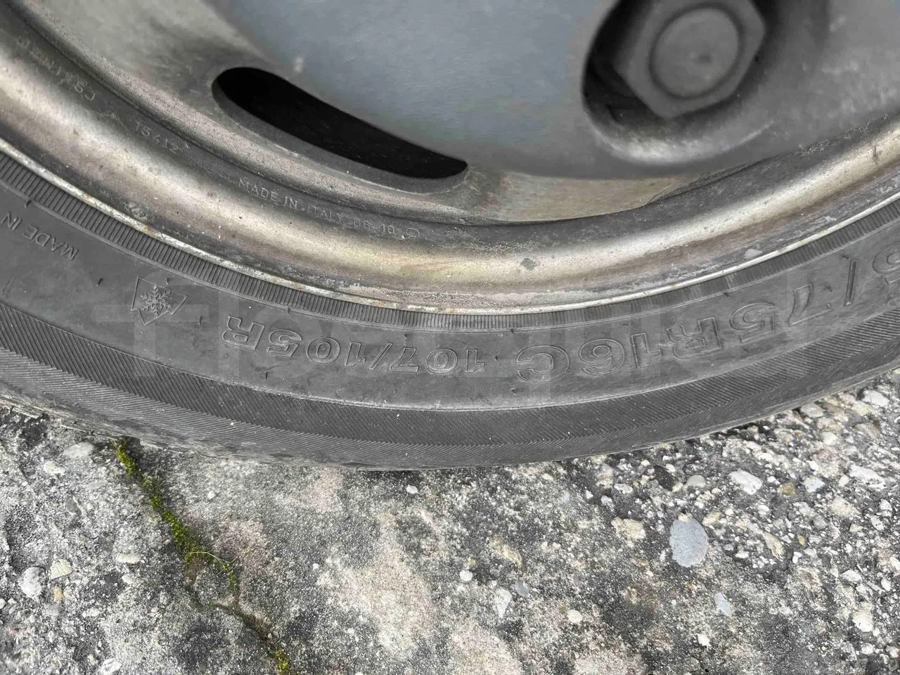 Iveco A45E12 A45E12 - Euro 2 - 90 kW - 6.860 mt - front left tire measurements