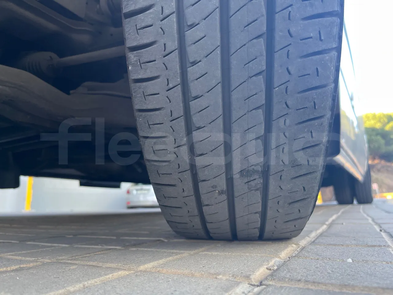 Mercedes-Benz Sprinter Noge - EUR6 - 140kW - 7.361m - tread condition front tires left