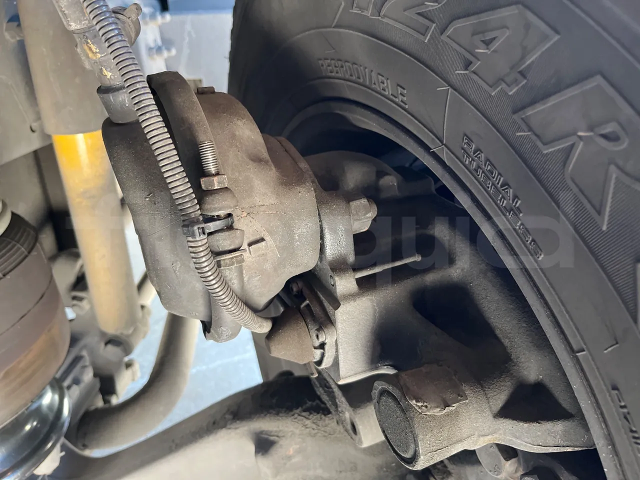 Irizar Scania - front brake calipers right