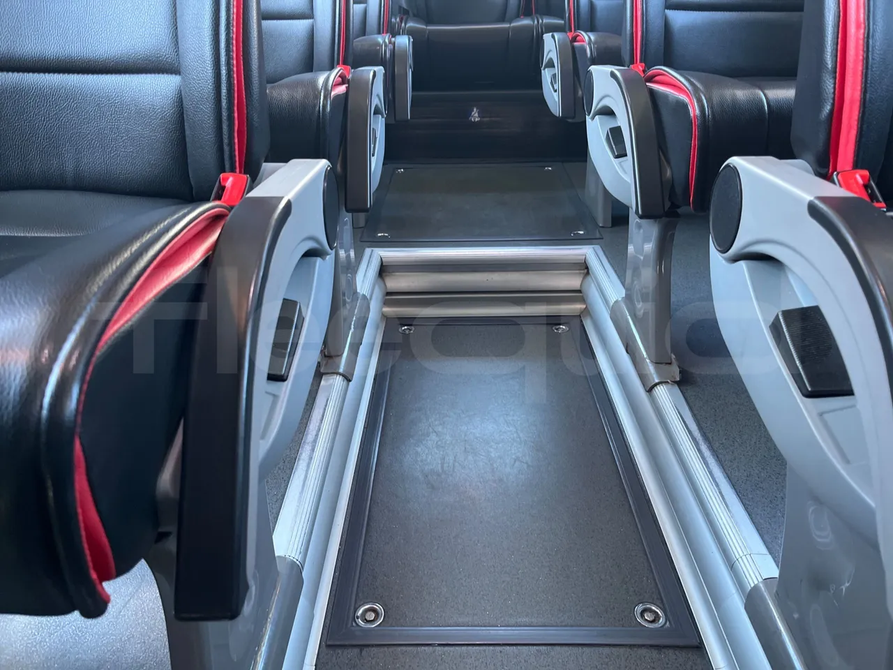Irizar Scania - floor hatches photo