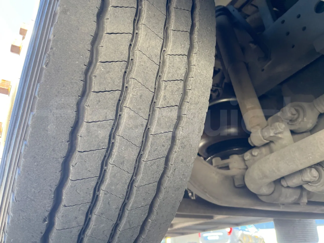 Irizar Scania - tread condition front tires left