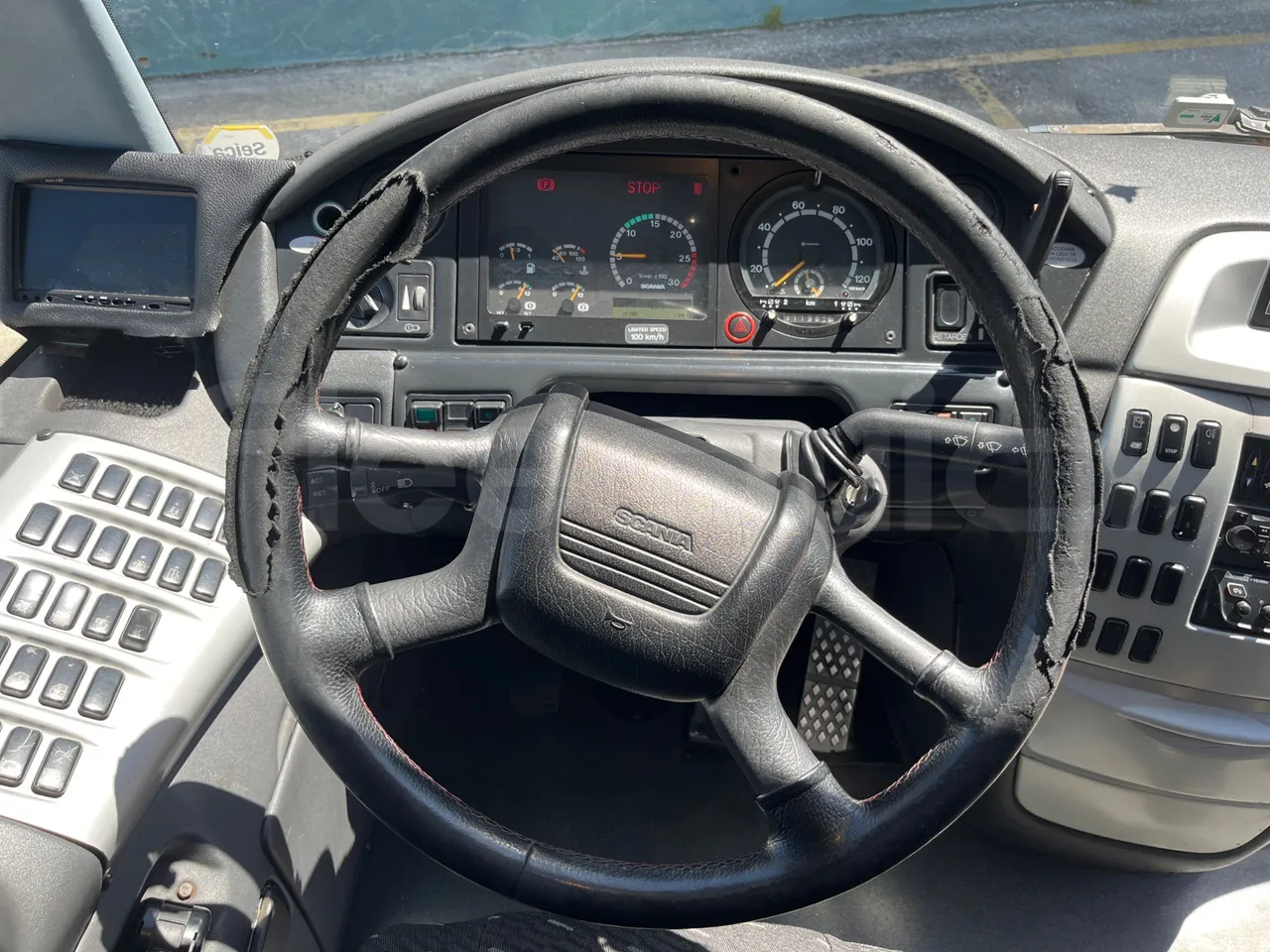 Irizar Scania - steering wheel photo