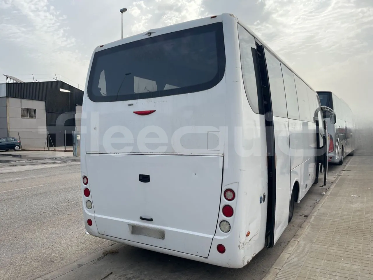 Man 12.220 HOCL ANDECAR VII.1/ Euro 4 - 176 Kw - 9,470 Mt - 3/4 right rear doors closed