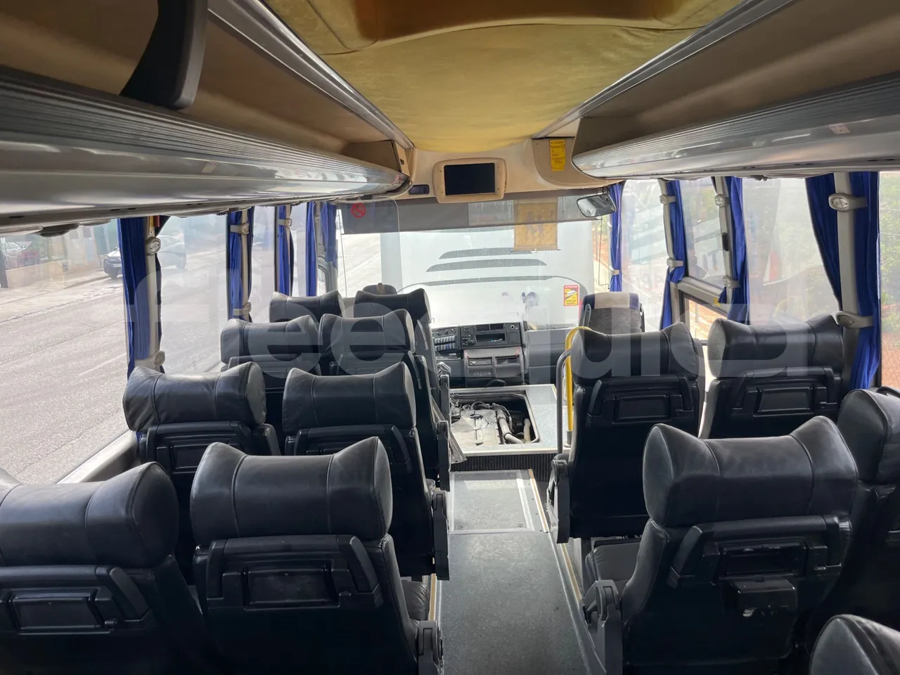 Man 12.220 HOCL ANDECAR VII.1/ Euro 4 - 176 Kw - 9,470 Mt - forward view middle aisle