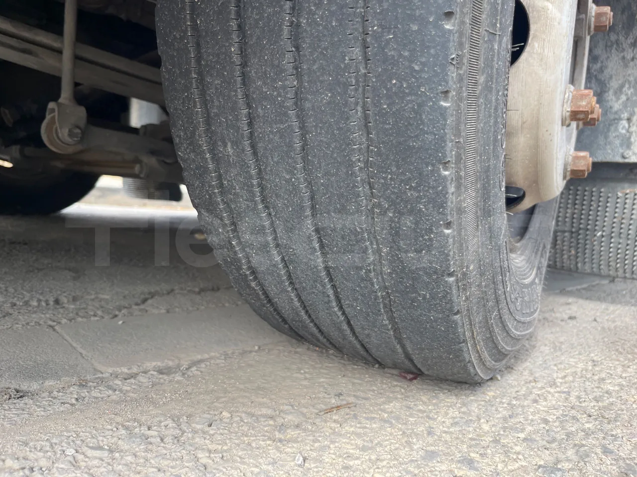 Man 12.220 HOCL ANDECAR VII.1/ Euro 4 - 176 Kw - 9,470 Mt - tread condition front tires right