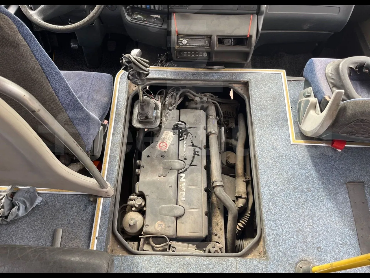 Man 12.220 HOCL ANDECAR VII.1/ Euro 4 - 176 Kw - 9,470 Mt - rear hatch open (mandatory for bus to scrap)