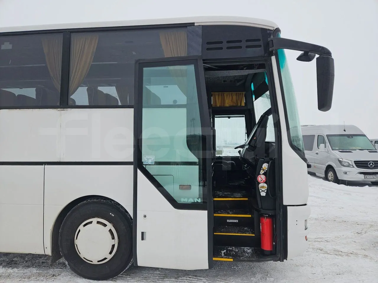 Man RH 483 RH 483 - EUR3-294kW - 12m - front door 1 open