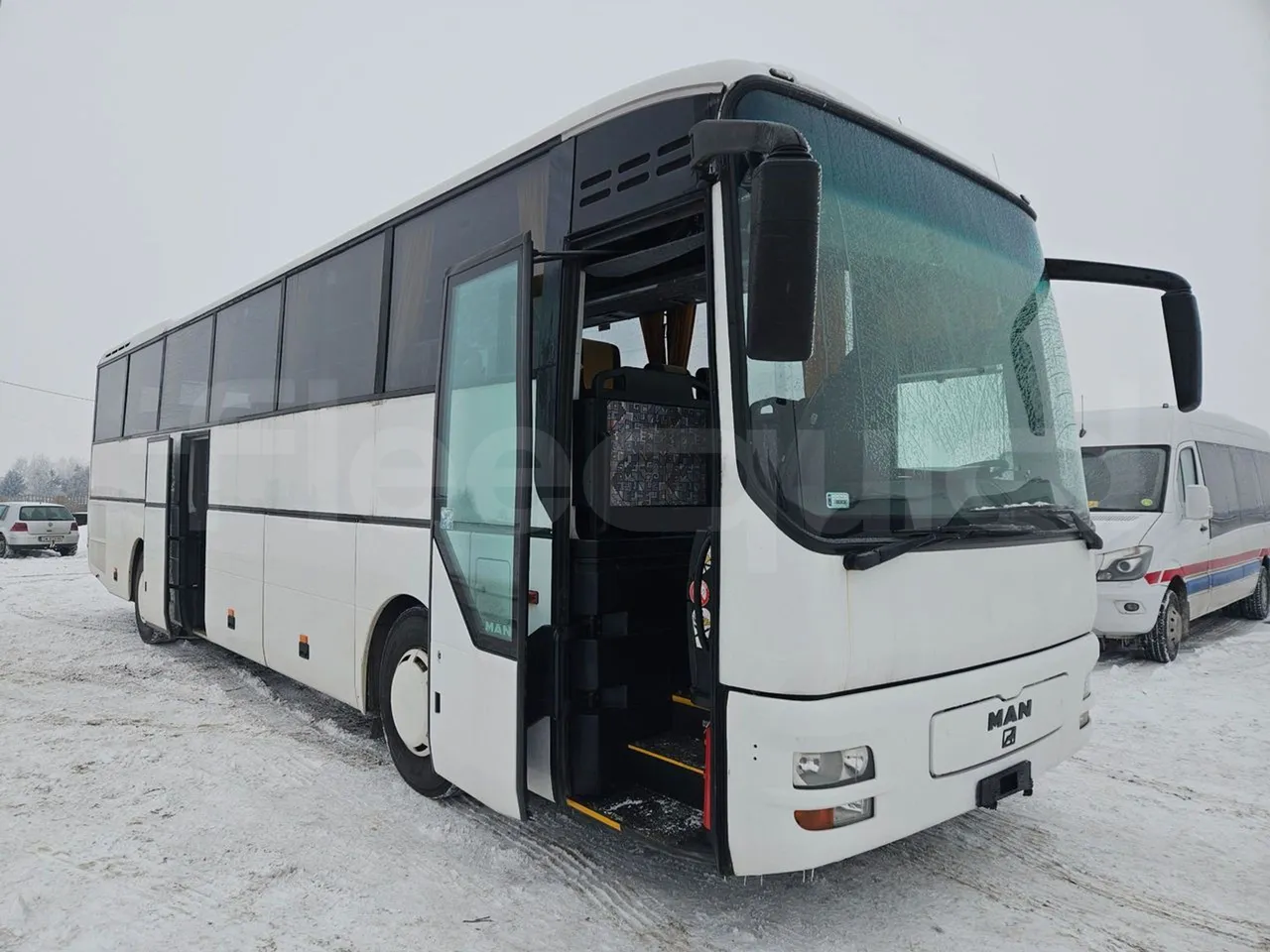 Man RH 483 RH 483 - EUR3-294kW - 12m - 3/4 right front doors open