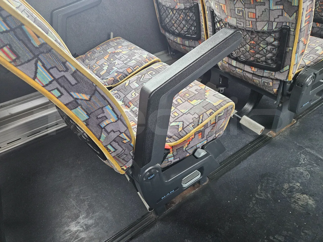 Man RH 483 RH 483 - EUR3-294kW - 12m - armrest detail photo