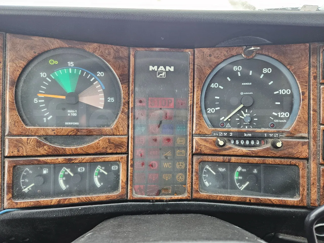 Man RH 483 RH 483 - EUR3-294kW - 12m - dashboard lights on