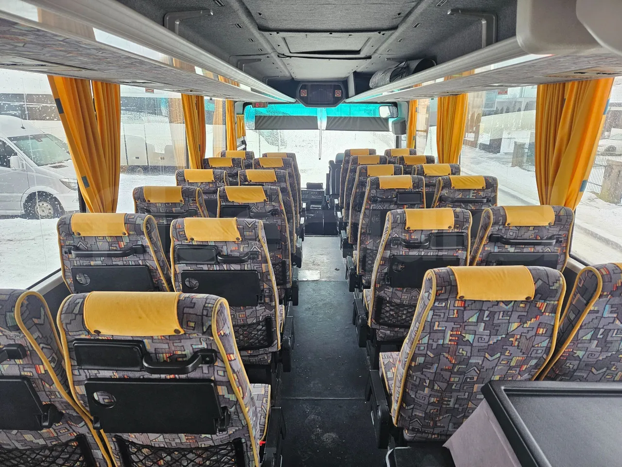 Man RH 483 RH 483 - EUR3-294kW - 12m - forward view middle aisle