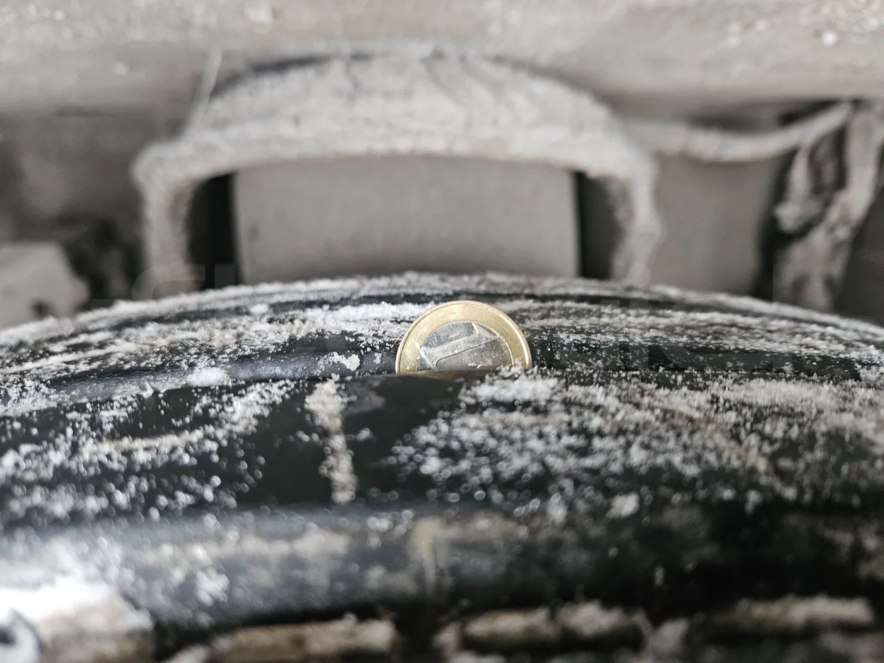 Man RH 483 RH 483 - EUR3-294kW - 12m - tread condition front tires left