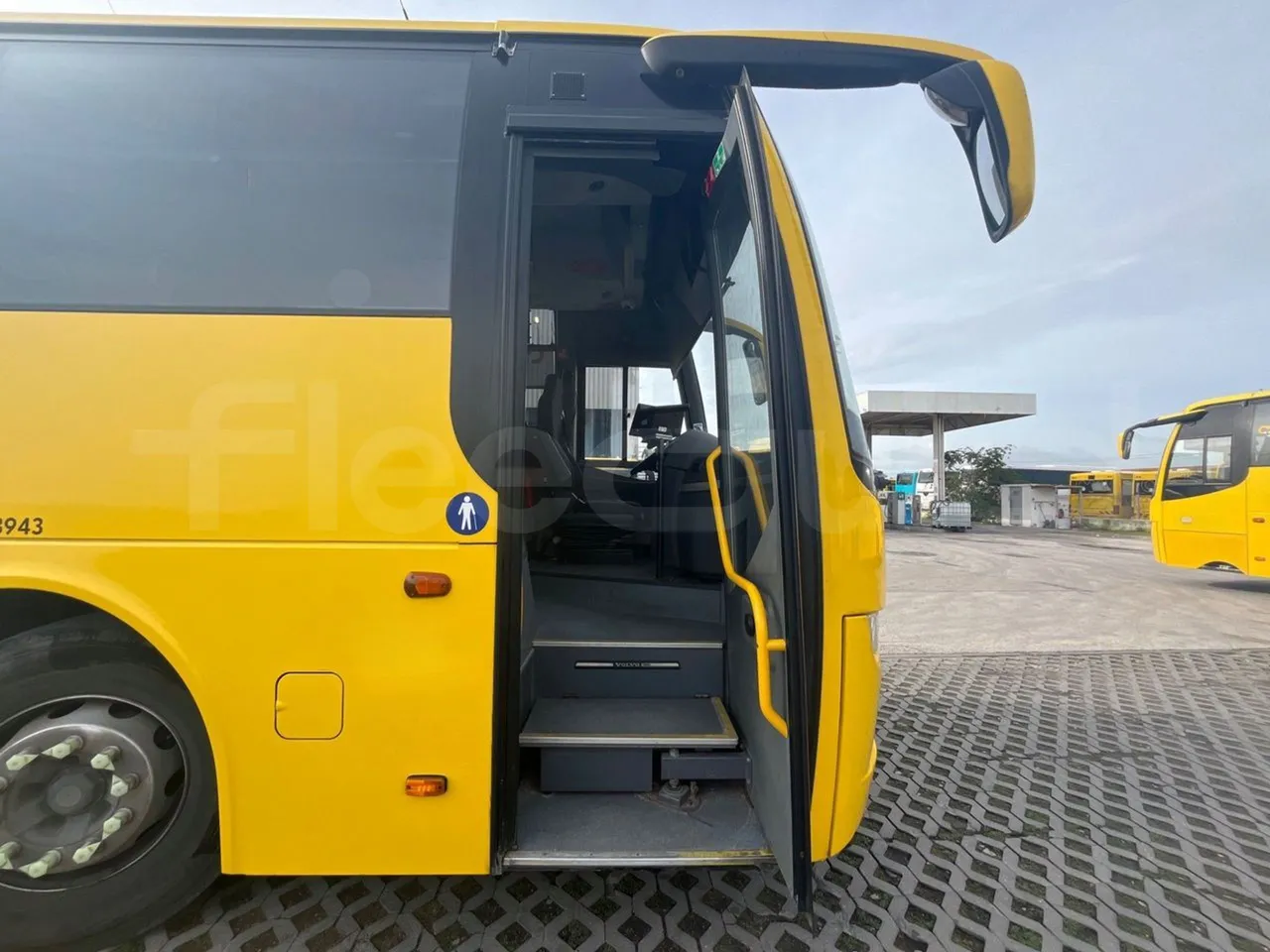 Volvo 9700-B8R B6SC 9700S - Euro 6 - 240 kW - 14.980 mt - front door 1 open