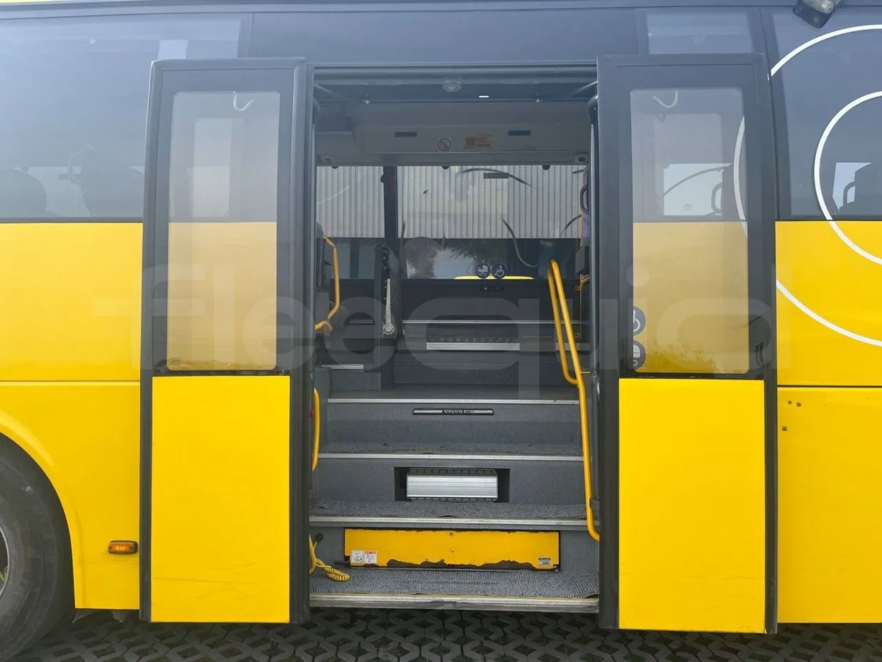 Volvo 9700-B8R B6SC 9700S - Euro 6 - 240 kW - 14.980 mt - front door 2 open