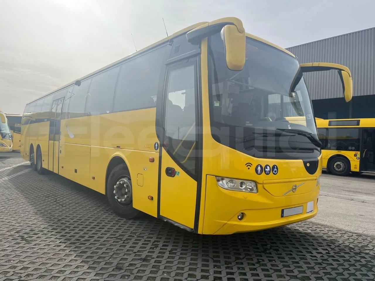 Volvo 9700-B8R B6SC 9700S - Euro 6 - 240 kW - 14.980 mt - 3/4 front right doors