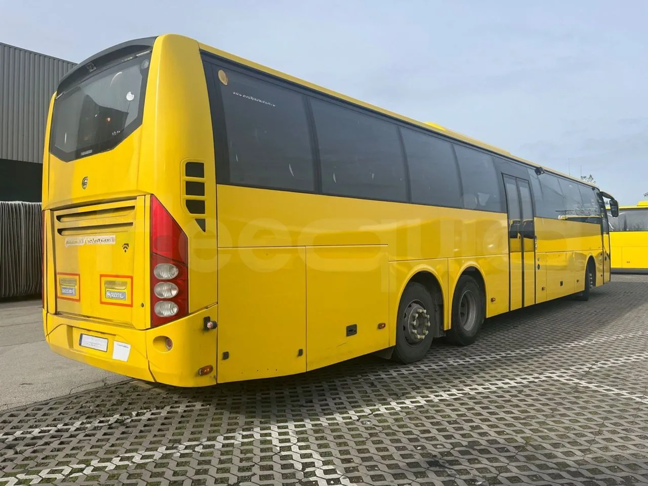 Volvo 9700-B8R B6SC 9700S - Euro 6 - 240 kW - 14.980 mt - 3/4 right rear doors closed