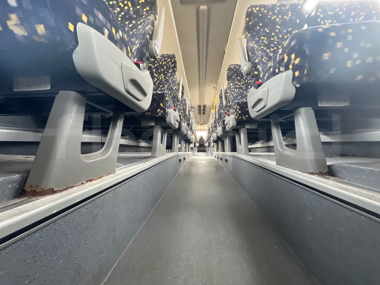 Volvo 9700-B8R B6SC 9700S - Euro 6 - 240 kW - 14.980 mt - seat brackets photo