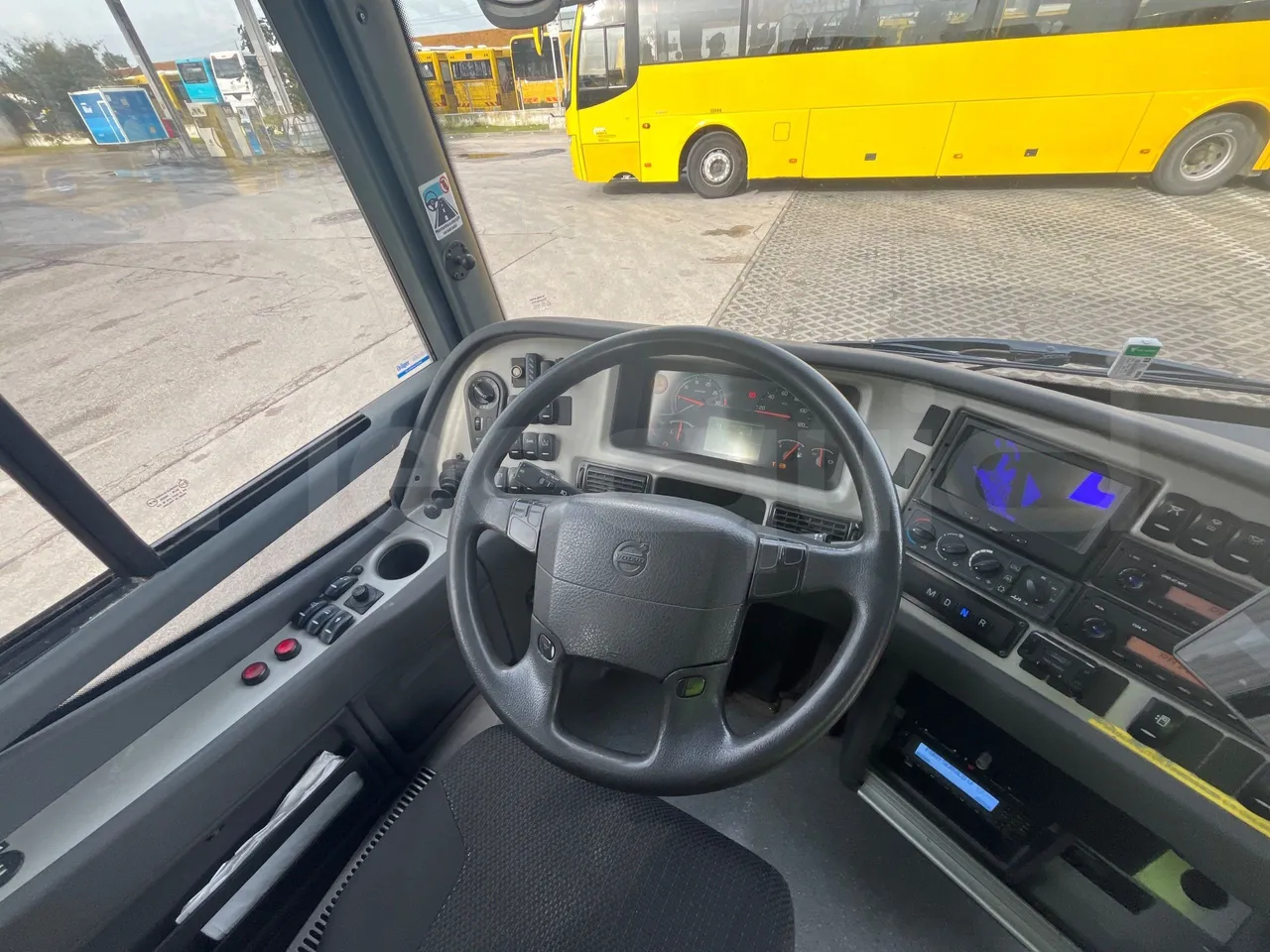 Volvo 9700-B8R B6SC 9700S - Euro 6 - 240 kW - 14.980 mt - buttons panels on