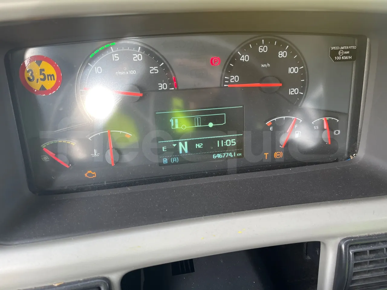 Volvo 9700-B8R B6SC 9700S - Euro 6 - 240 kW - 14.980 mt - dashboard lights on