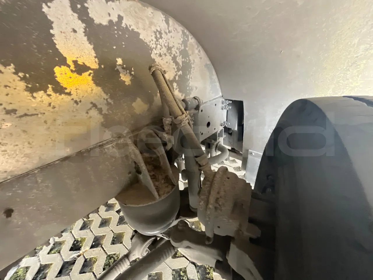 Volvo 9700-B8R B6SC 9700S - Euro 6 - 240 kW - 14.980 mt - front brake calipers left