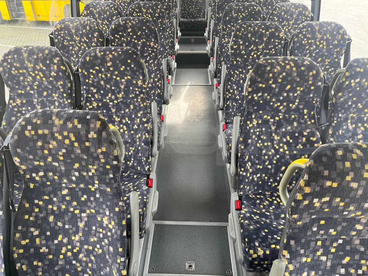 Volvo 9700-B8R B6SC 9700S - Euro 6 - 240 kW - 14.980 mt - floor hatches photo