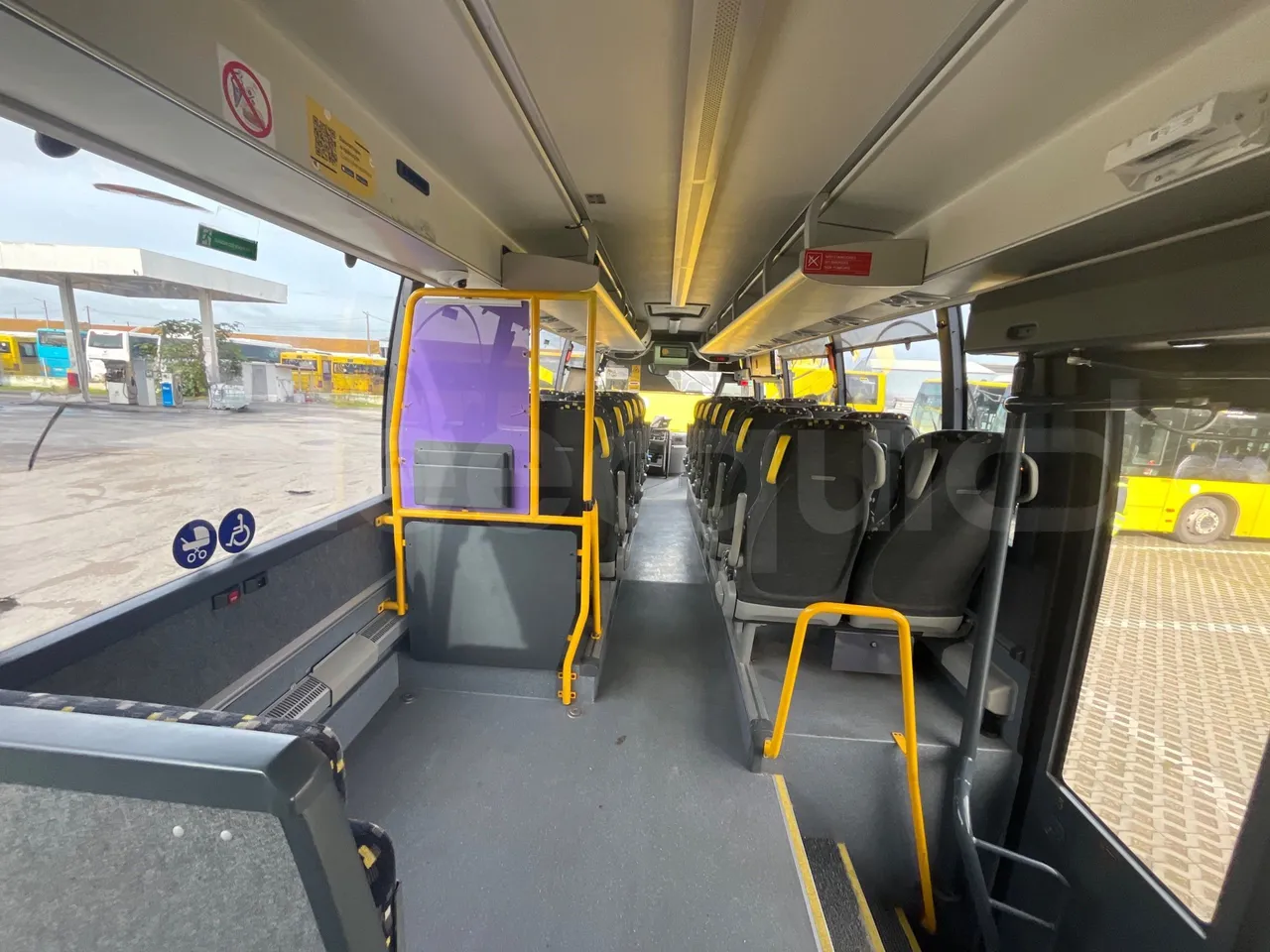 Volvo 9700-B8R B6SC 9700S - Euro 6 - 240 kW - 14.980 mt - forward view middle aisle