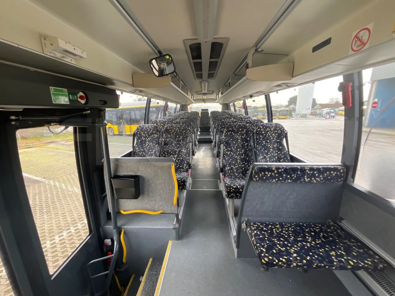 Volvo 9700-B8R B6SC 9700S - Euro 6 - 240 kW - 14.980 mt - reverse view middle aisle