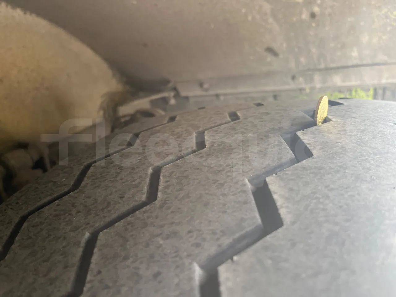 Volvo 9700-B8R B6SC 9700S - Euro 6 - 240 kW - 14.980 mt - tread condition front tires left