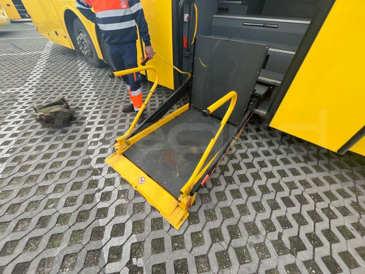 Volvo 9700-B8R B6SC 9700S - Euro 6 - 240 kW - 14.980 mt - platform open photo