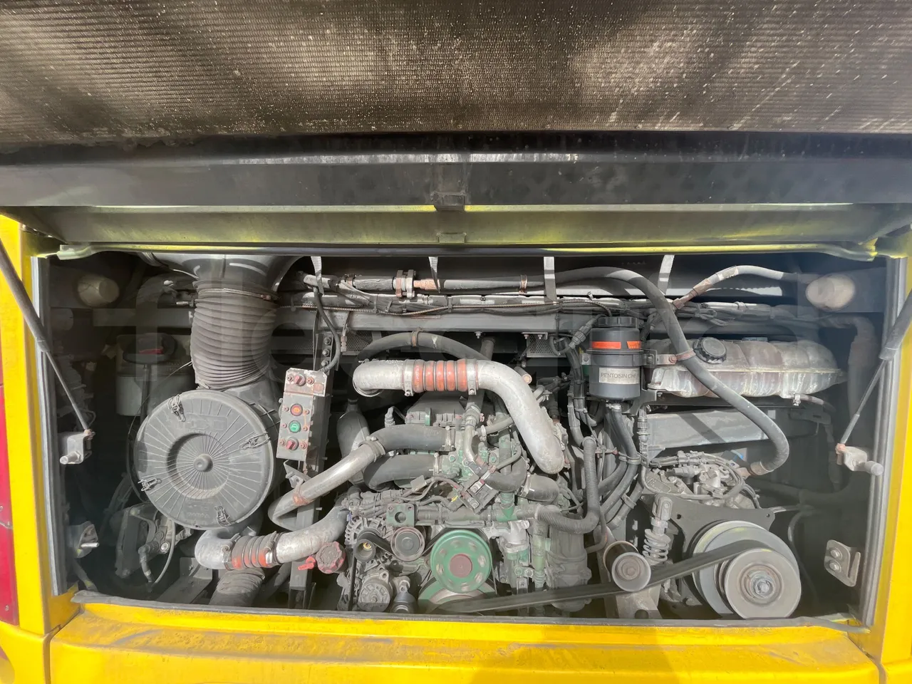 Volvo 9700-B8R B6SC 9700S - Euro 6 - 240 kW - 14.980 mt - rear hatch open