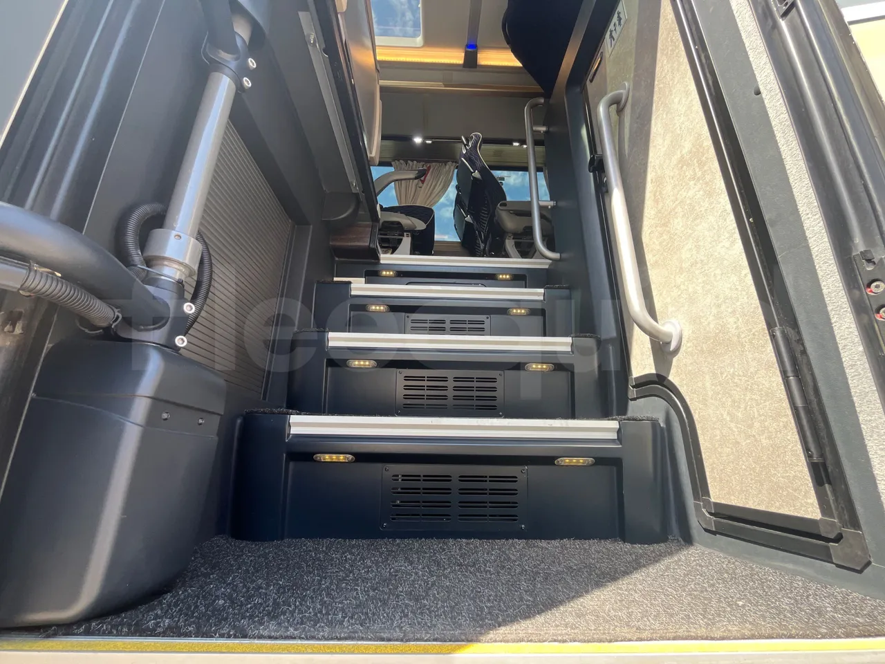 Neoplan Cityliner P15 - Euro6 - 338kW - 13mt - jack and driver keys