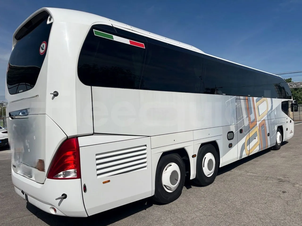 Neoplan Cityliner P15 - Euro6 - 338kW - 13mt - 3/4 right rear doors closed