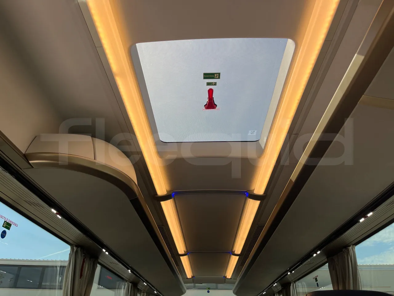 Neoplan Cityliner P15 - Euro6 - 338kW - 13mt - roof hatch 2