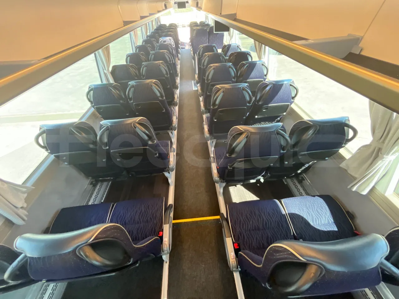 Neoplan Cityliner P15 - Euro6 - 338kW - 13mt - forward view middle aisle
