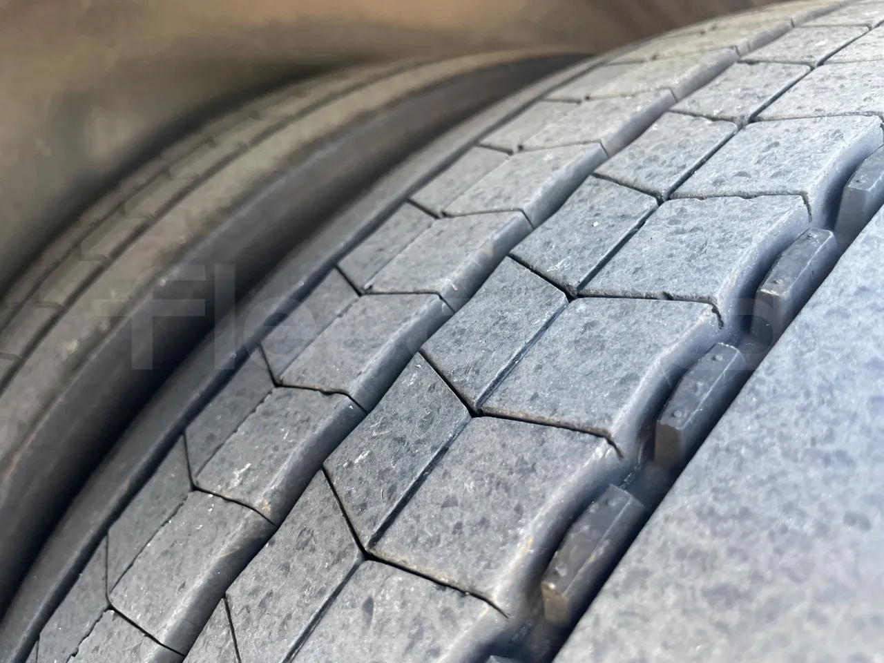 Neoplan Cityliner P15 - Euro6 - 338kW - 13mt - tread condition front tires left