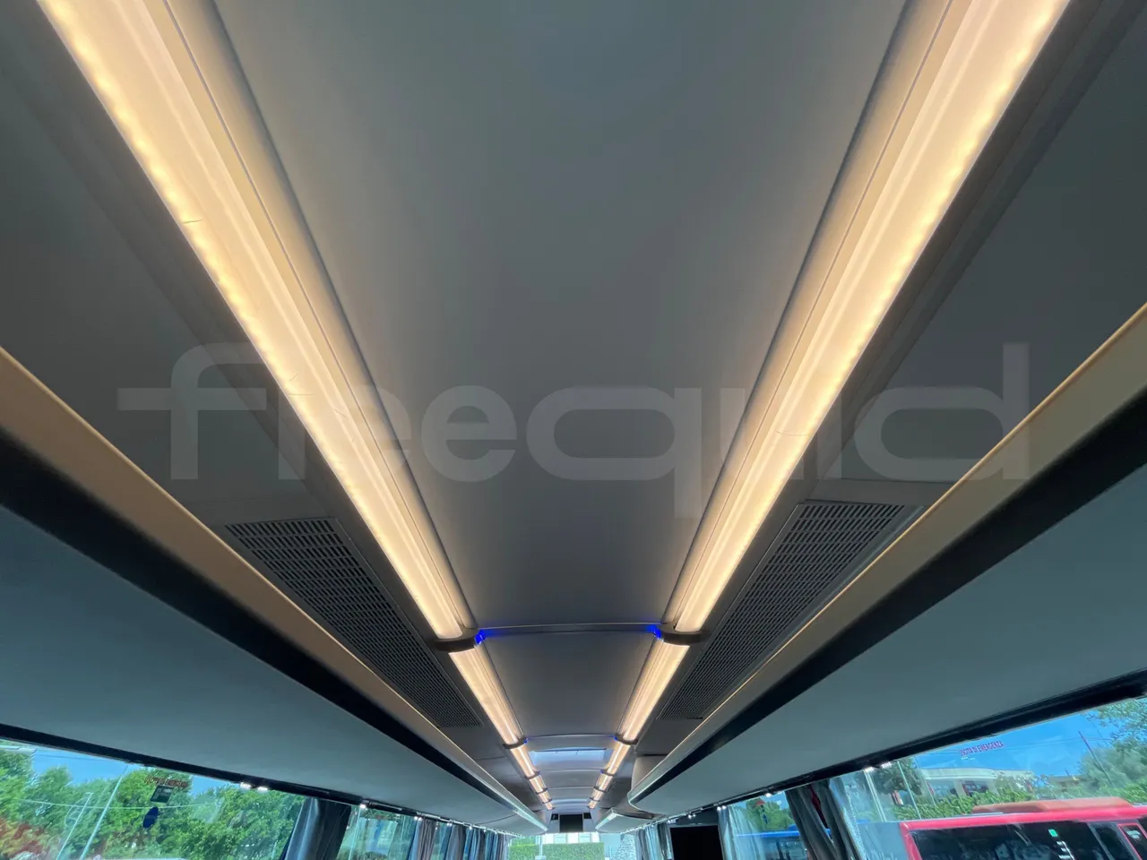 Neoplan Cityliner P15 - Euro6 - 338kW - 13mt - overhead compartments photo