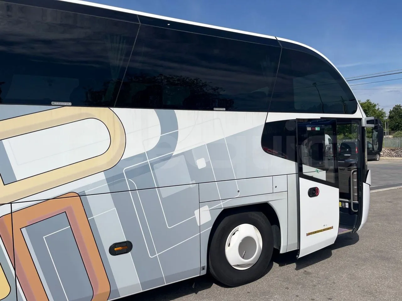 Neoplan Cityliner P15 - Euro6 - 338kW - 13mt - platform open photo