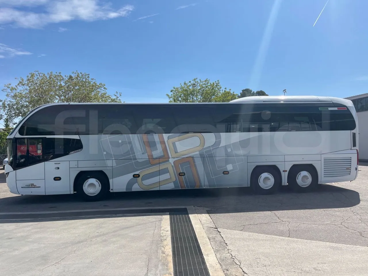 Neoplan Cityliner P15 - Euro6 - 338kW - 13mt - left side photo