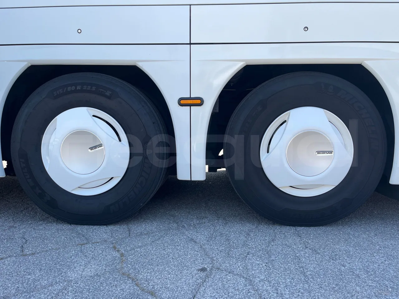 Neoplan Cityliner P15 - Euro6 - 338kW - 13mt - rear left tire photo