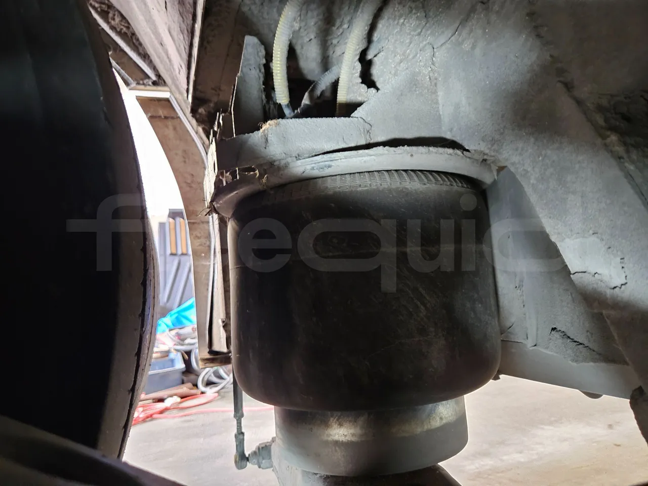 Heuliez GX327 C12T-EUR5-180kW - 12.040m - axel 2 air springs 1 left