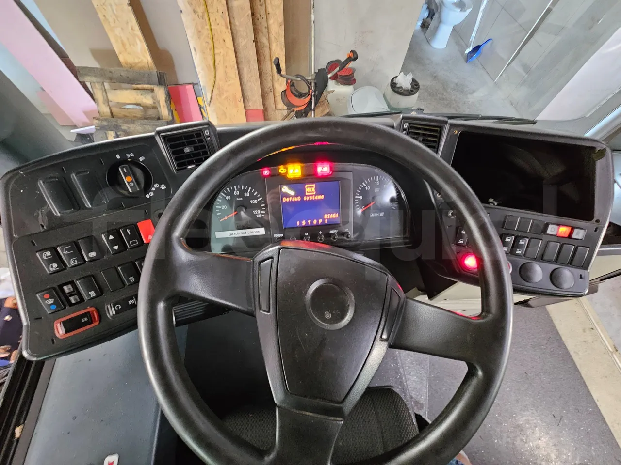 Heuliez GX327 C12T-EUR5-180kW - 12.040m - buttons panels on (mandatory for bus to scrap)