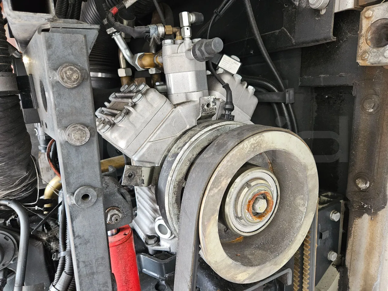 Heuliez GX327 C12T-EUR5-180kW - 12.040m - air conditioning compressor (mandatory for bus to scrap)
