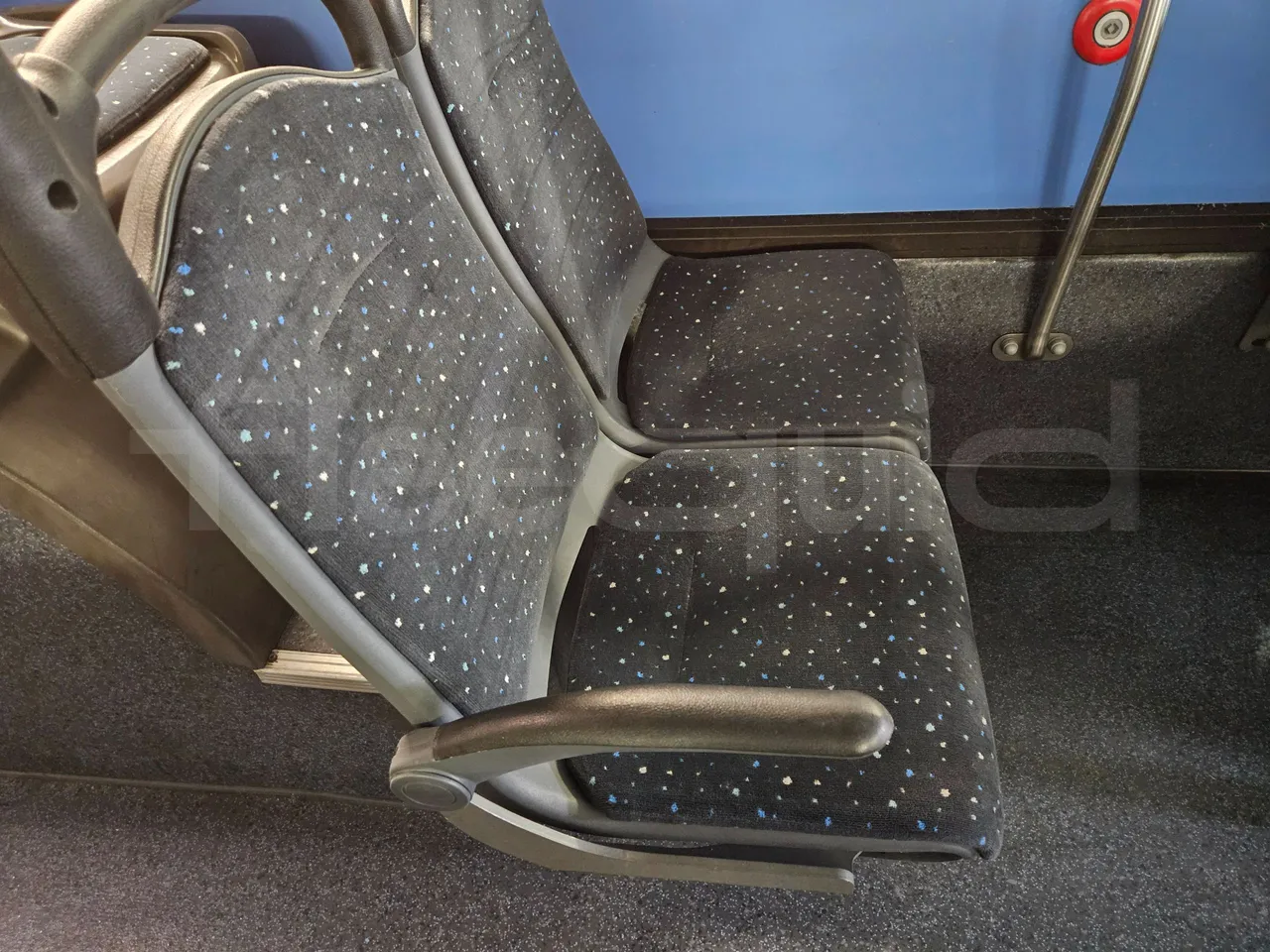 Heuliez GX327 C12T-EUR5-180kW - 12.040m - single seat detail