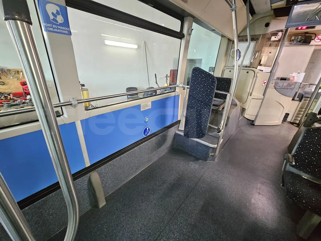 Heuliez GX327 C12T-EUR5-180kW - 12.040m - disabled area photo