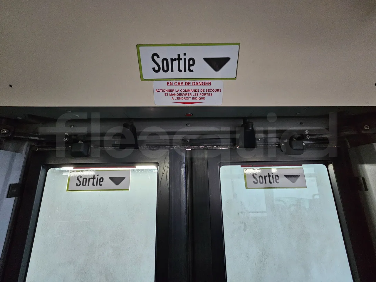 Heuliez GX327 C12T-EUR5-180kW - 12.040m - door mechanism photo
