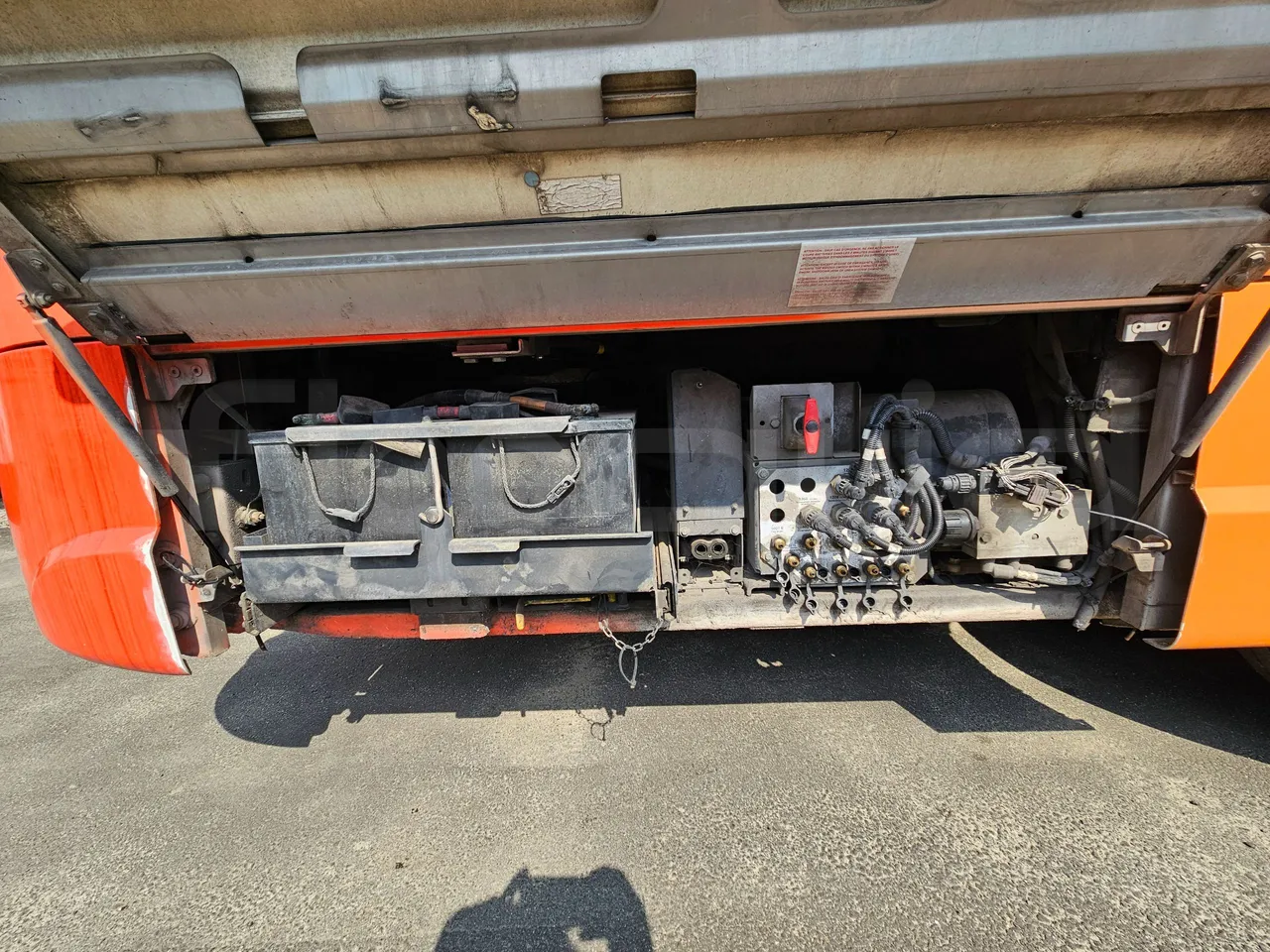 Heuliez GX327 C12T-EUR5-180kW - 12.040m - external compartments photo