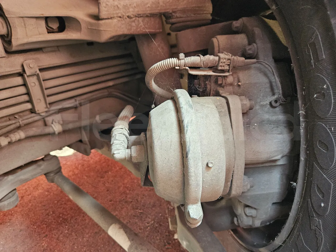Heuliez GX327 C12T-EUR5-180kW - 12.040m - front brake calipers left