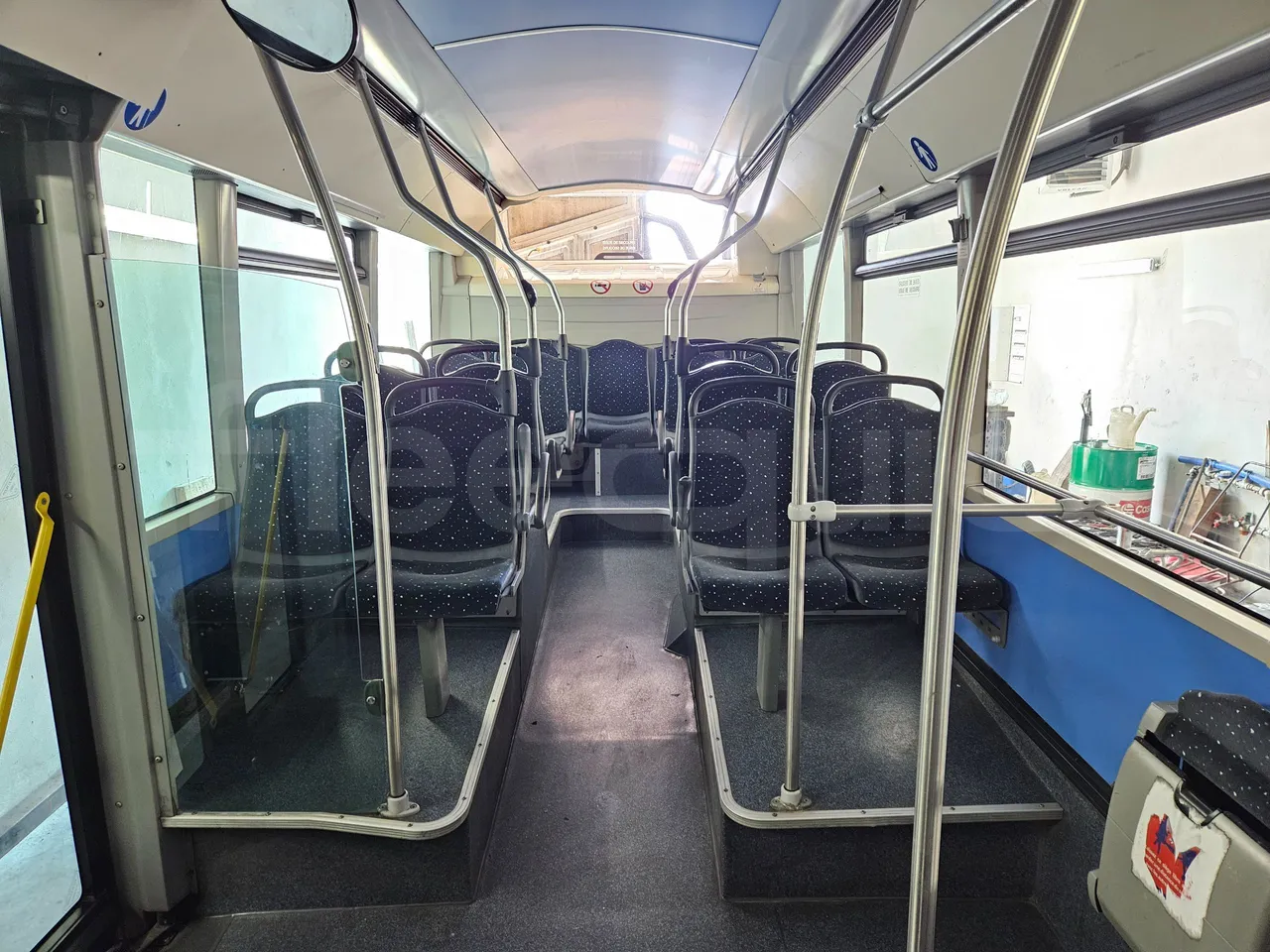 Heuliez GX327 C12T-EUR5-180kW - 12.040m - reverse view middle aisle