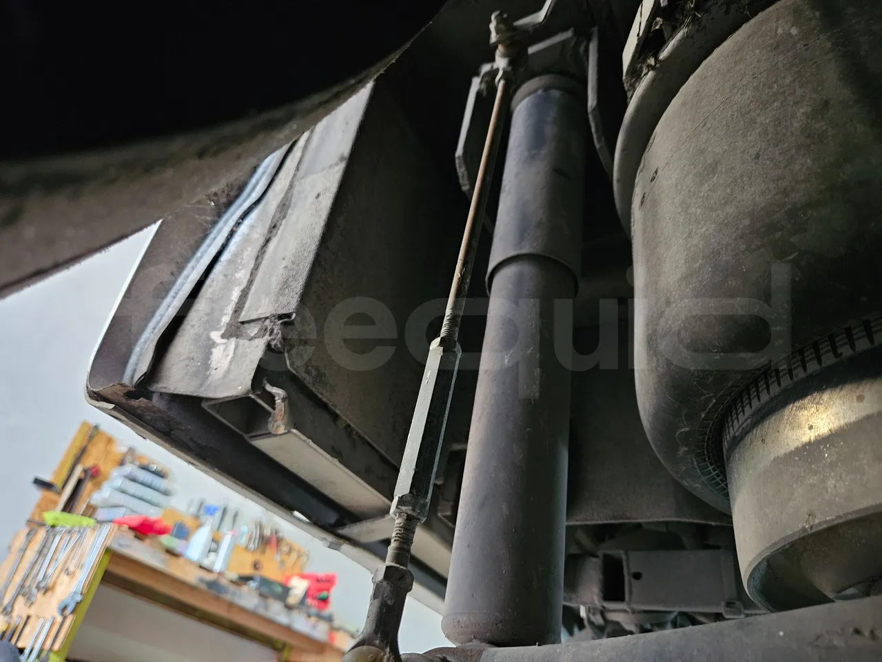 Heuliez GX327 C12T-EUR5-180kW - 12.040m - axle 2 shock absorbers 1 left