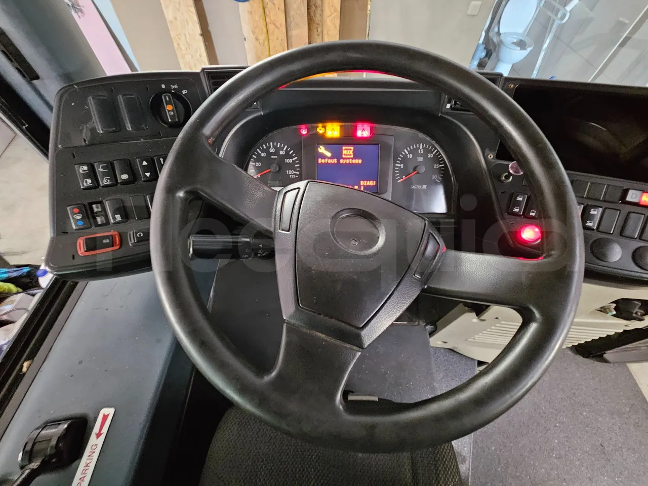 Heuliez GX327 C12T-EUR5-180kW - 12.040m - steering wheel photo